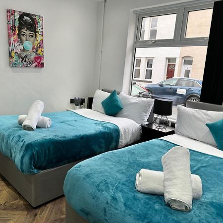 4 Bed 4 Bath House With Free Parking, 5 Mins To Lfc And 15 Mins To City Centre Liverpool Bagian luar foto