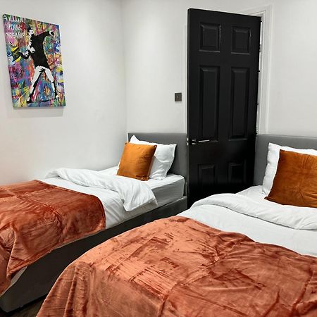 4 Bed 4 Bath House With Free Parking, 5 Mins To Lfc And 15 Mins To City Centre Liverpool Bagian luar foto