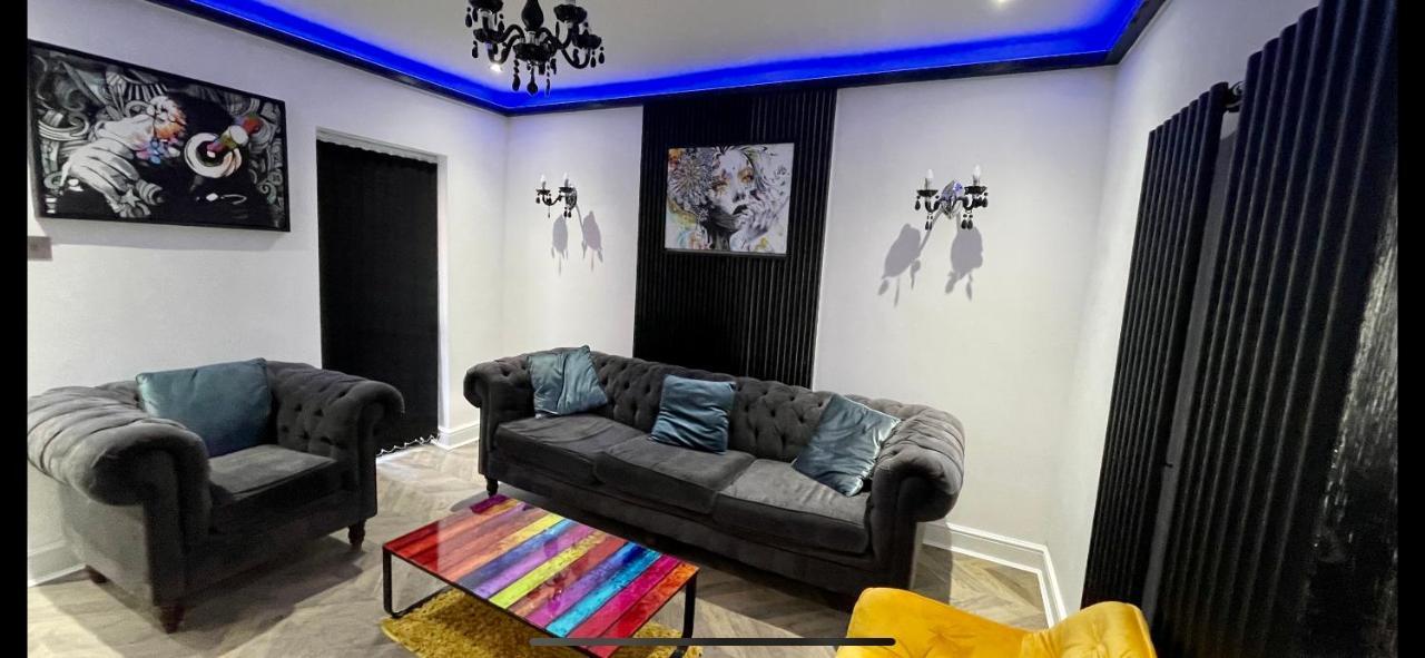4 Bed 4 Bath House With Free Parking, 5 Mins To Lfc And 15 Mins To City Centre Liverpool Bagian luar foto