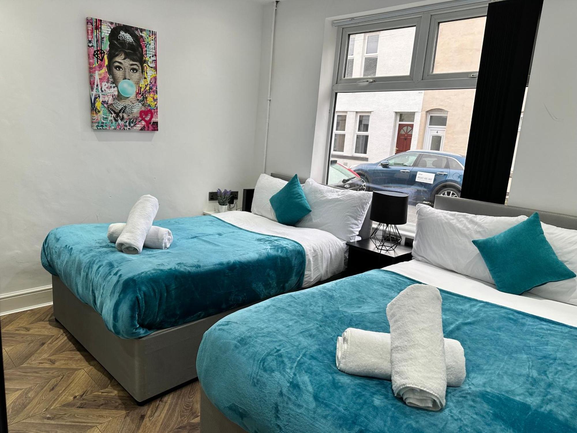 4 Bed 4 Bath House With Free Parking, 5 Mins To Lfc And 15 Mins To City Centre Liverpool Bagian luar foto