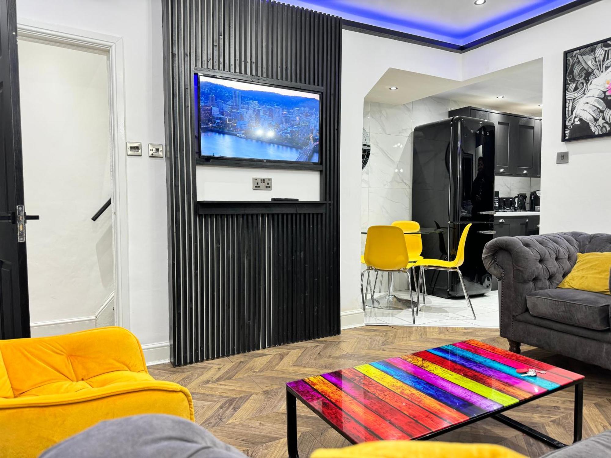4 Bed 4 Bath House With Free Parking, 5 Mins To Lfc And 15 Mins To City Centre Liverpool Bagian luar foto