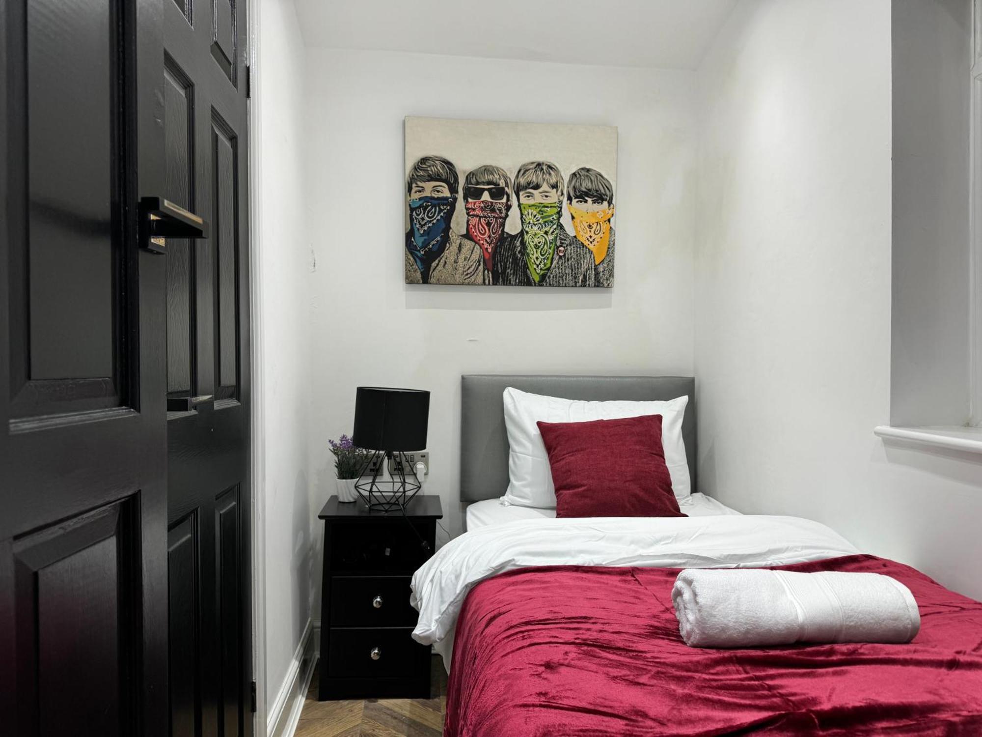4 Bed 4 Bath House With Free Parking, 5 Mins To Lfc And 15 Mins To City Centre Liverpool Bagian luar foto